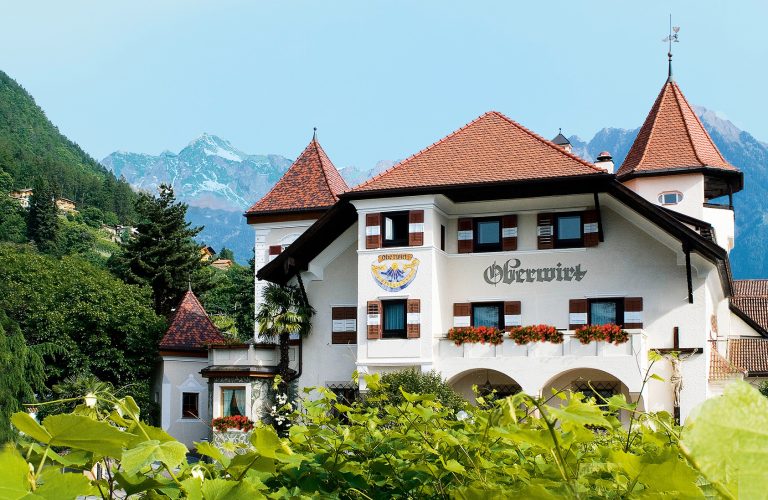 Außenansicht Romantik Hotel Oberwirt bei Meran